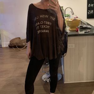 WILDFOX SWEATER SIZE SMALL